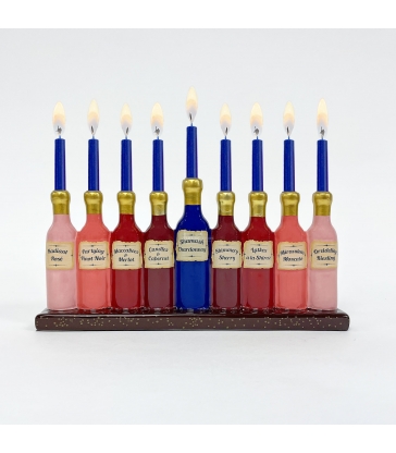 Hanoukia en céramique en forme de bouteilles de vins